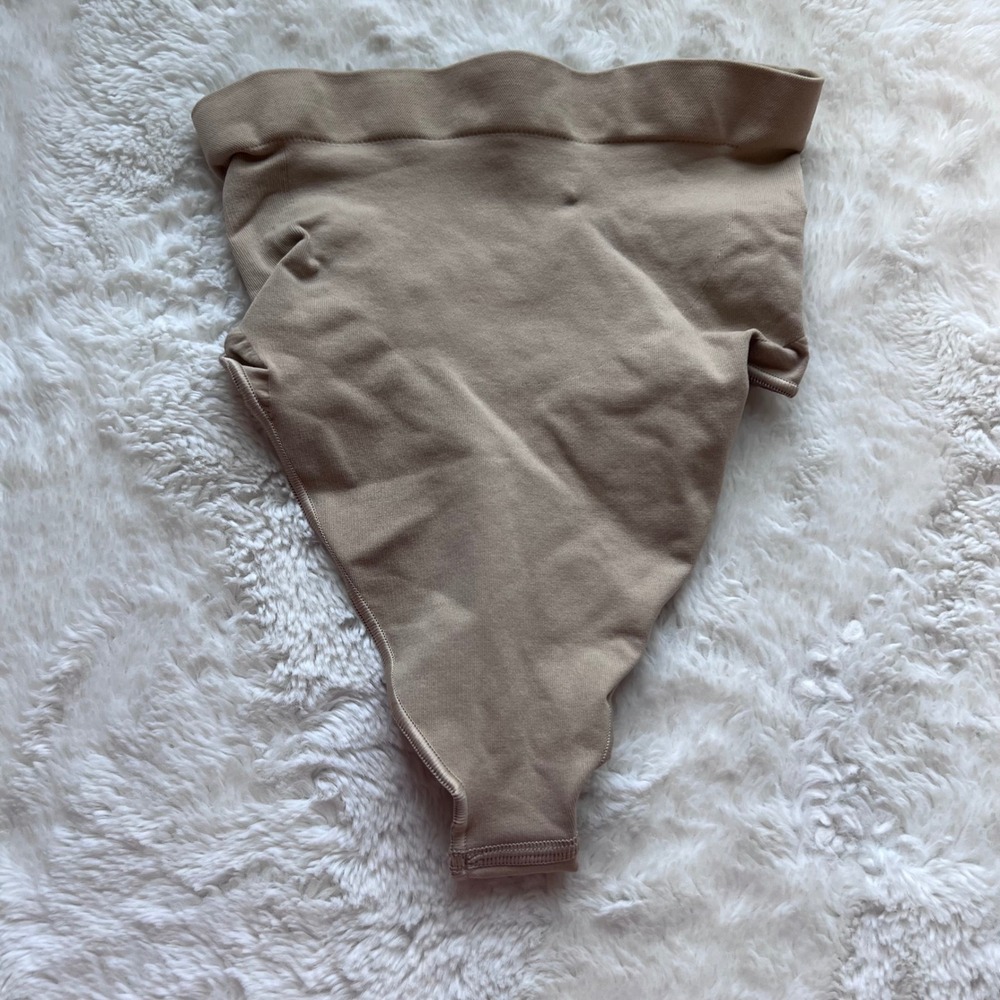 SKIMS Sculpting Thong Mid Waist Beige Shapewear Women's Size Small RN158973